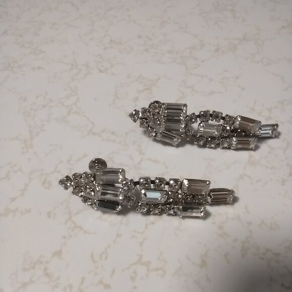 Beautiful and sparkly dangling earrings - Picture 7 of 12